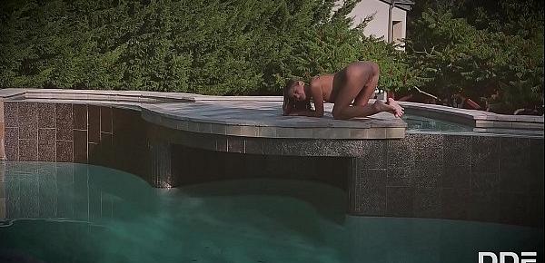  Sexy solo by the pool makes Tiffany Tatum enjoy some masturbation action